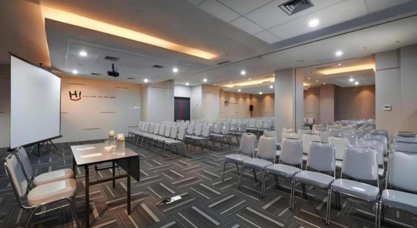 Hi Hotel Senen Jakarta Exterior foto